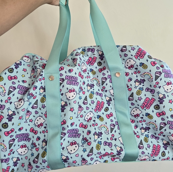 Hello Kitty Carry On - Picture 4 of 6